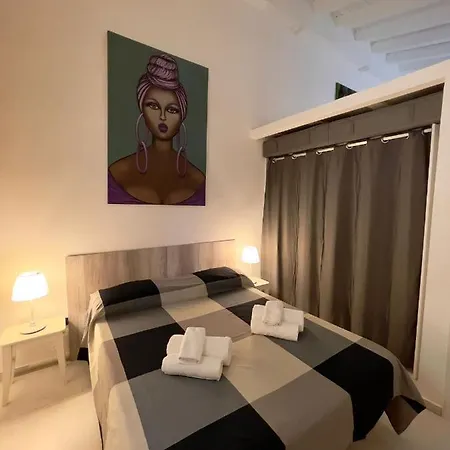 Holiday home Arte In Piazza Centro *