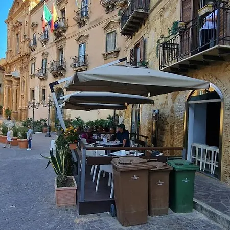 Arte In Piazza Centro 阿格里真托